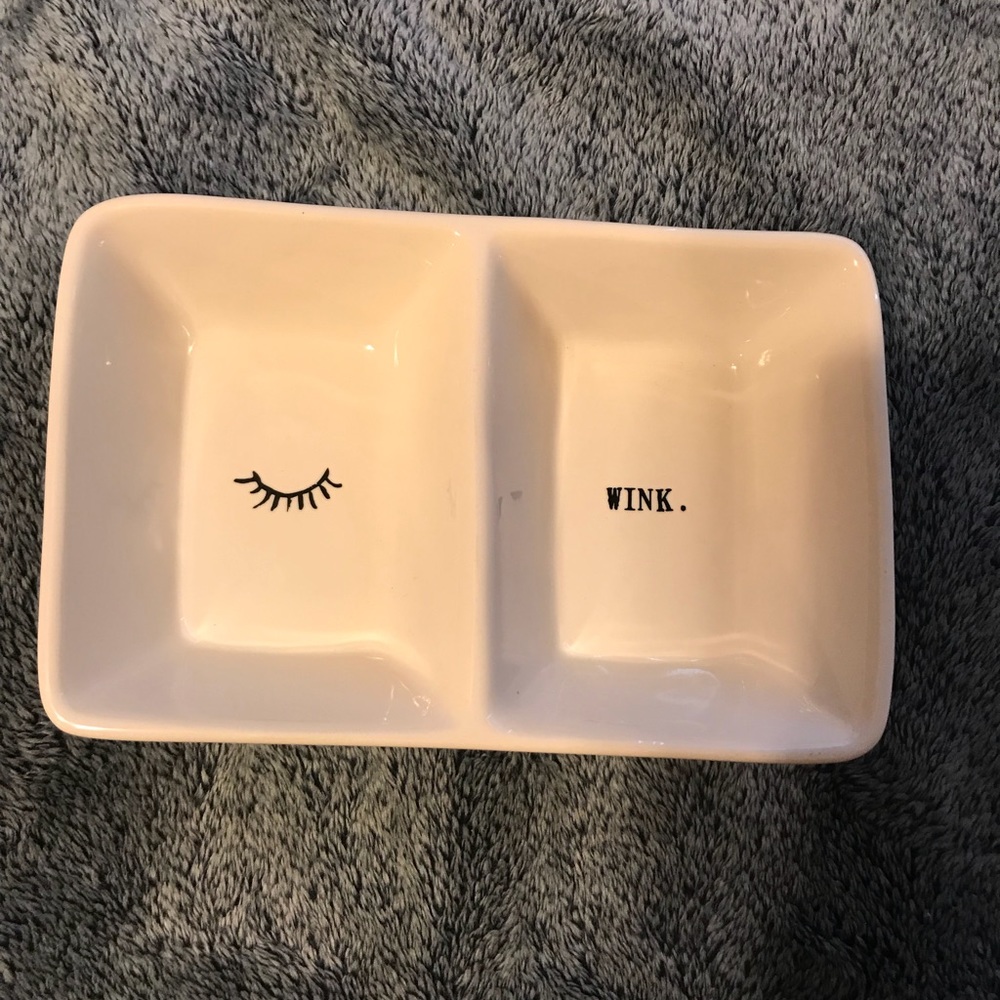 TRADED LOCALLY Rae Dunn wink plate
